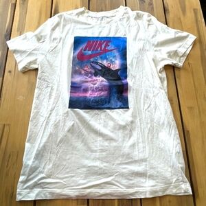 Nike The Nike Tee‎ White Dolphin Ocean Graphic T-Shirt for Men Size Medium